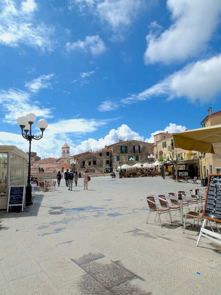 Piazza Giacomo Matteotti a Capoliveri